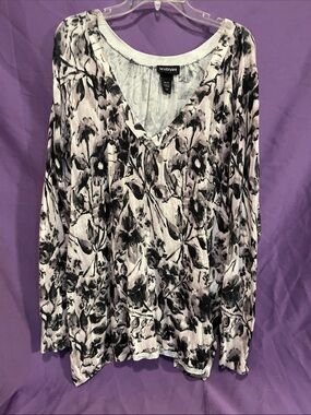 Lane Bryant Black & White Floral V-Neck Long Sleeve lightweight sweater